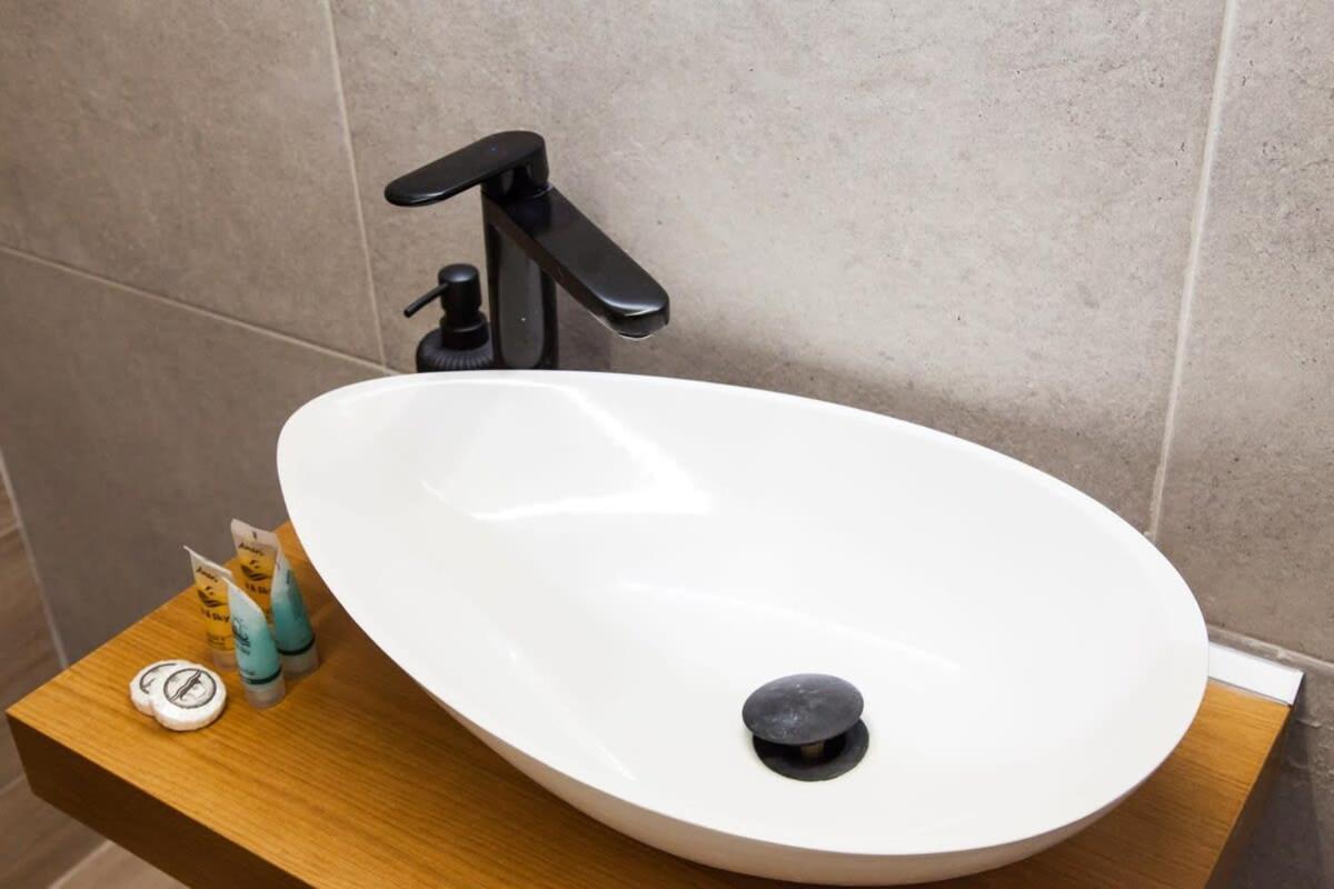 Contemporary Stylish Apartment Located Near Metaxourgeio Area Athena Bagian luar foto