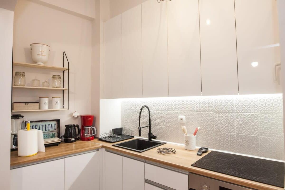 Contemporary Stylish Apartment Located Near Metaxourgeio Area Athena Bagian luar foto