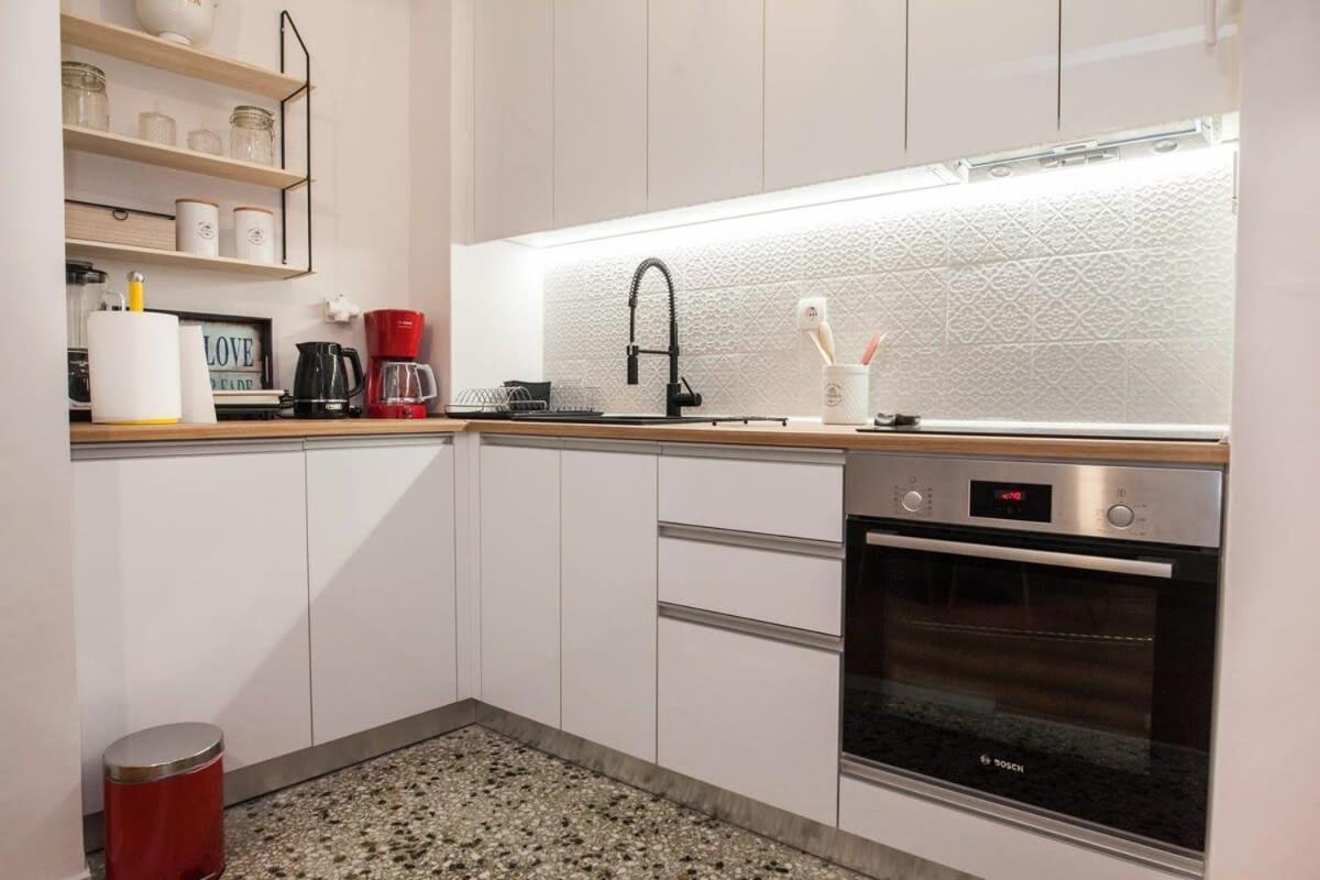 Contemporary Stylish Apartment Located Near Metaxourgeio Area Athena Bagian luar foto