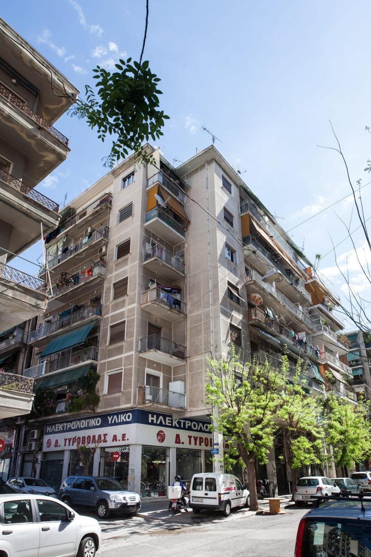 Contemporary Stylish Apartment Located Near Metaxourgeio Area Athena Bagian luar foto